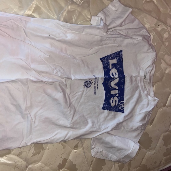 Levi’s Shirt - Picture 2 of 2